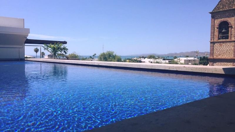 Hotel Catedral La Paz Exterior foto Infinity pool at the hotel